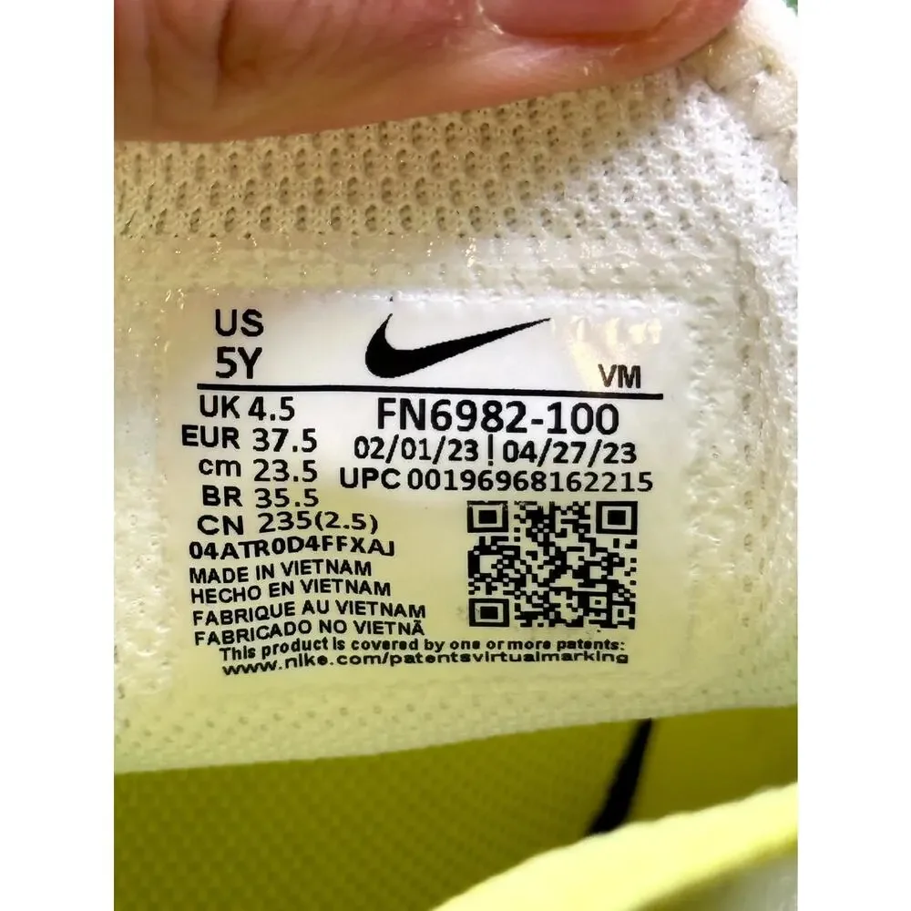 Nike Air Max 270 FN6982-100 Athletic Sneaker Boy 5Y White Synthetic Road Running